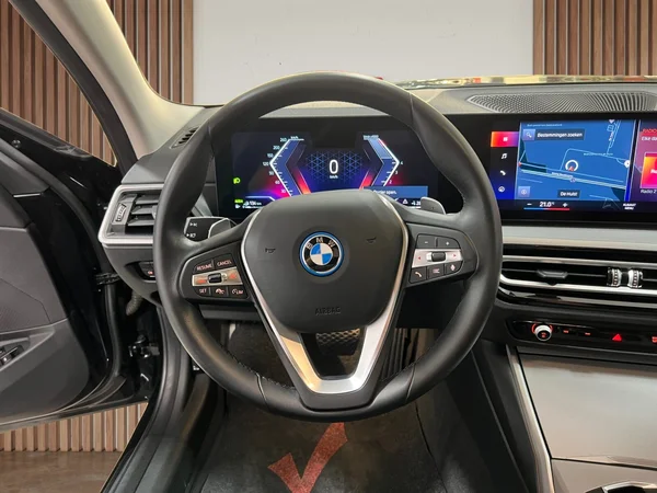 BMW 320 (2023) — foto 6 van 29