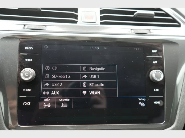 VOLKSWAGEN Tiguan (2017) — foto 9 van 27