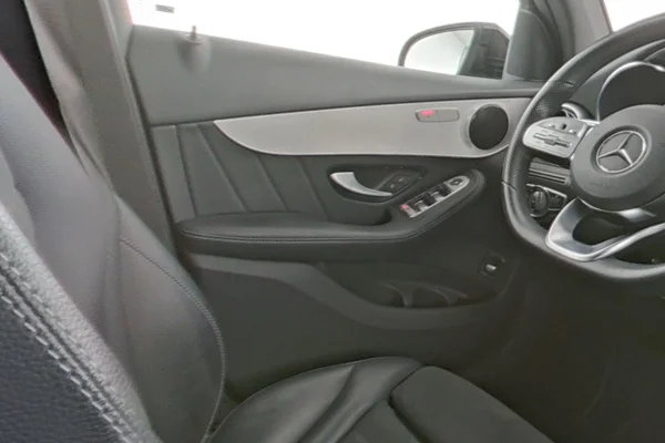 Mercedes-Benz GLC (2022) — foto 8 van 20
