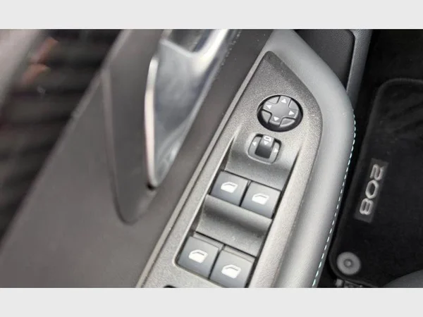 PEUGEOT 208 (2020) — foto 18 van 29
