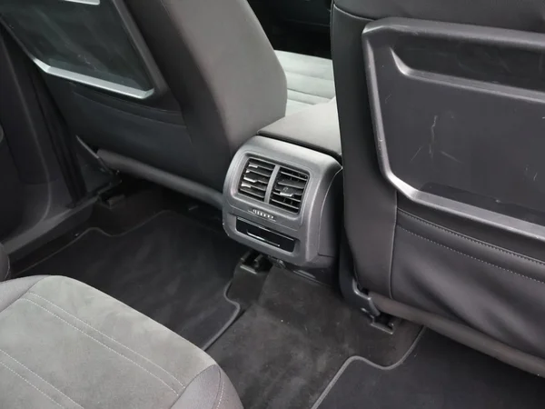 VOLKSWAGEN Touran (2023) — foto 15 van 25
