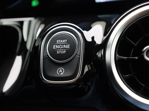Mercedes-Benz GLA (2022) — foto 15 van 41