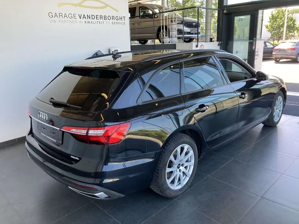 Audi A4 (2023) — foto 16 van 21