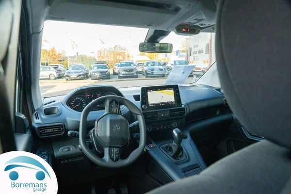 Peugeot RIFTER (2020) — foto 17 van 37