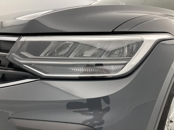 VOLKSWAGEN Tiguan (2022) — foto 26 van 36