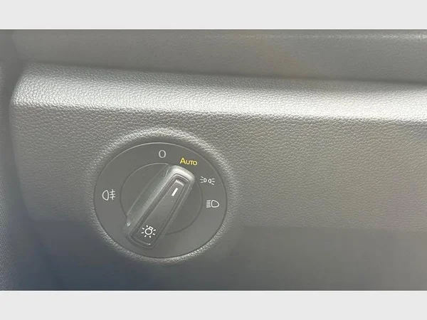 Volkswagen T-Roc (2022) — foto 14 van 25