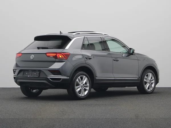VOLKSWAGEN T-Roc (2019) — foto 12 van 23