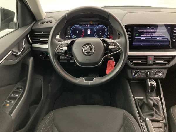 SKODA Kamiq (2023) — foto 8 van 36