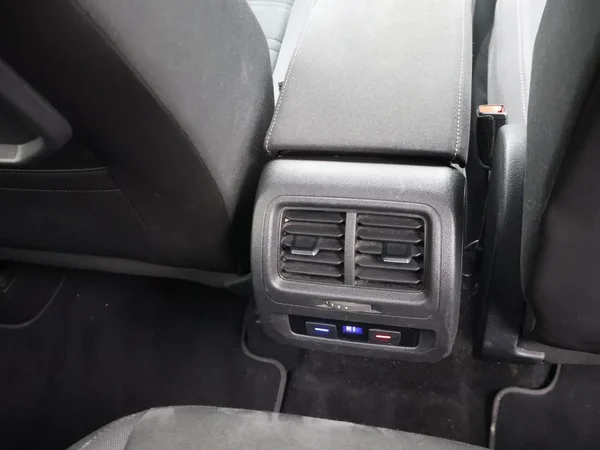 Volkswagen Touran (2022) — foto 4 van 29