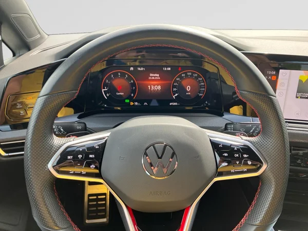 VOLKSWAGEN Golf VIII GTI (2023) — foto 17 van 25