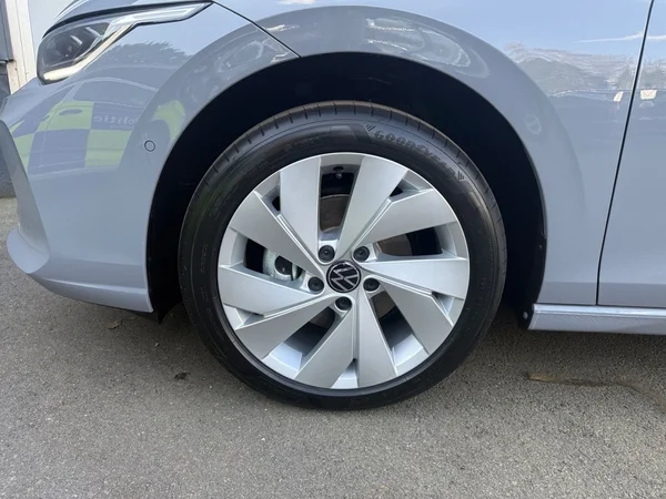 VOLKSWAGEN Golf VIII (2026) — foto 7 van 16