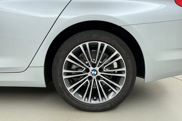 BMW 5 (G30) (2019) — foto 16 van 19