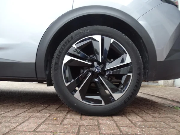 Peugeot 408 (2025) — foto 3 van 25