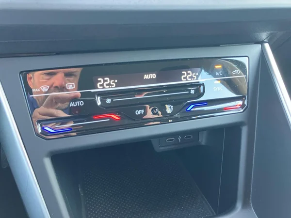 VOLKSWAGEN Taigo (2023) — foto 8 van 25