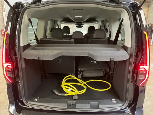 VOLKSWAGEN Caddy Maxi eHybrid (2025) — foto 3 van 14