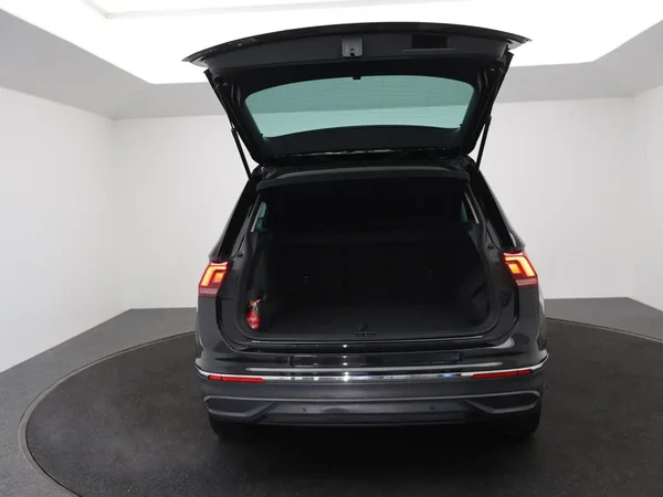 Volkswagen Tiguan (2022) — foto 18 van 27