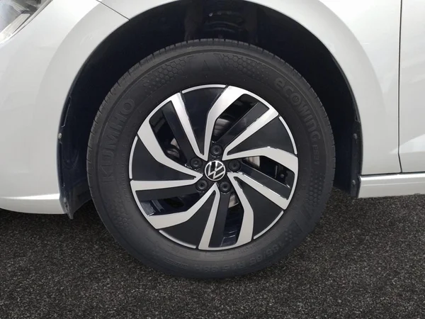 VOLKSWAGEN Polo (2024) — foto 16 van 23