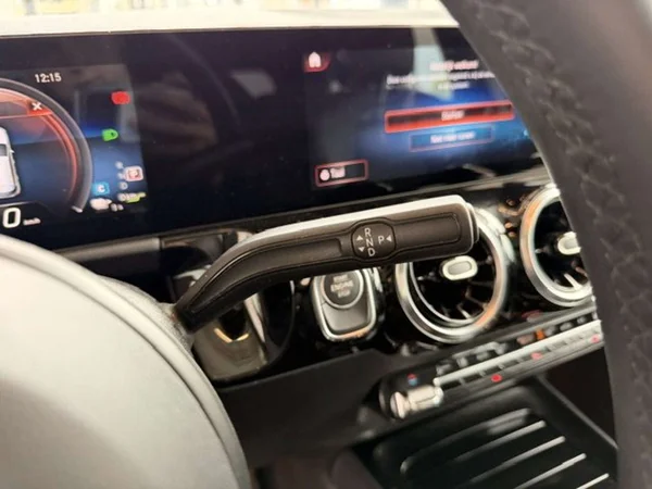 Mercedes-Benz GLA (2023) — foto 13 van 22