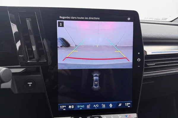 Renault E-Scenic E-Tech (2025) — foto 3 van 34