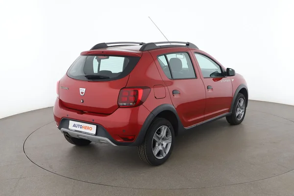 Dacia Sandero (2017) — foto 12 van 16