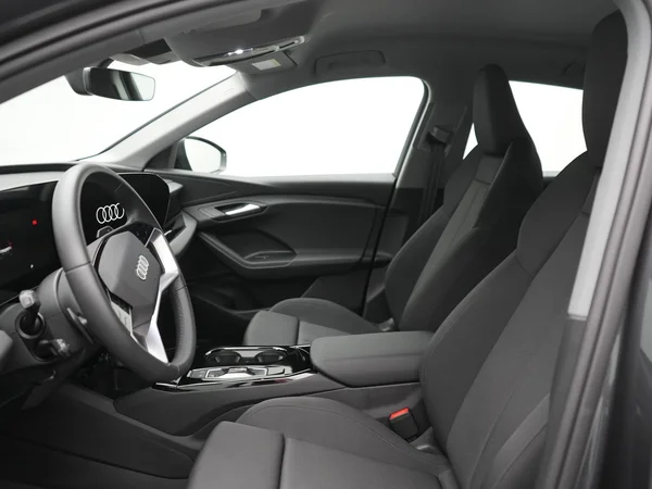 AUDI Q6 Sportback e-tron (2025) — foto 2 van 32