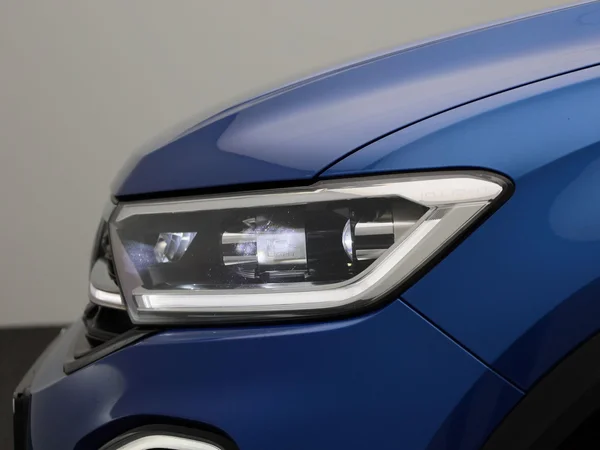 Volkswagen T-Roc (2023) — foto 11 van 48