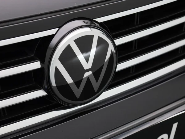 Volkswagen Passat (2023) — foto 28 van 42