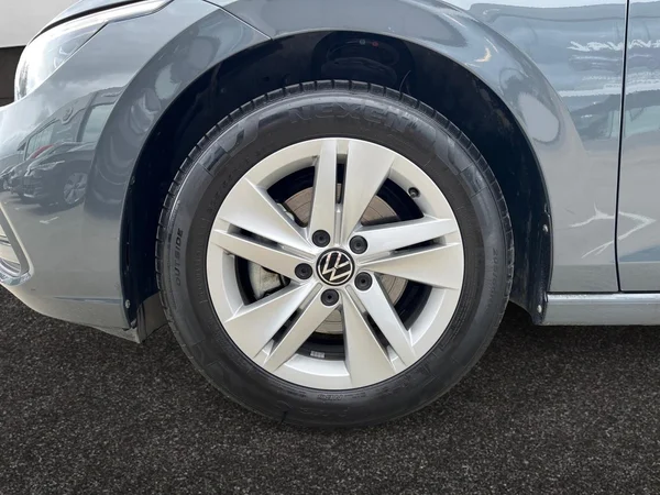 VOLKSWAGEN Golf VIII SW (2024) — foto 14 van 22