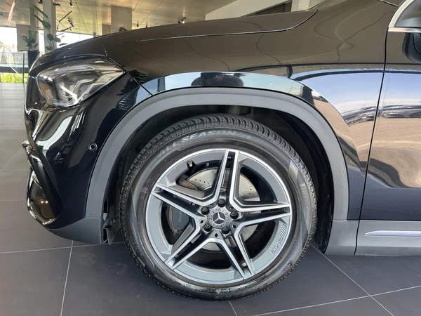 Mercedes-Benz GLA (2021) — foto 8 van 14