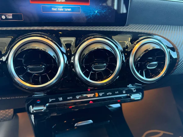 Mercedes-Benz CLA (2022) — foto 9 van 25