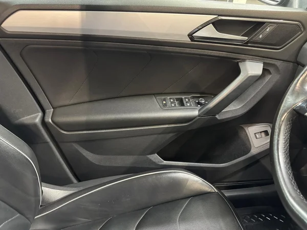 VOLKSWAGEN Tiguan (2018) — foto 7 van 24