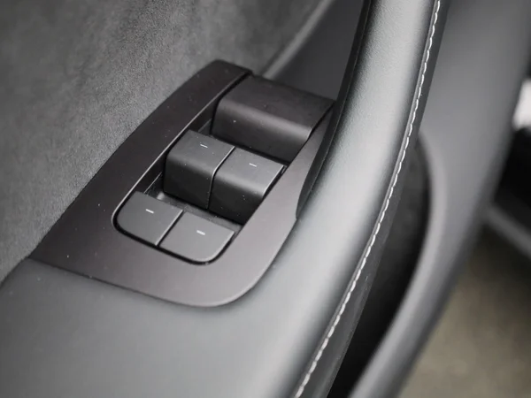 Tesla Model Y (2022) — foto 26 van 41