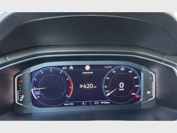 Volkswagen T-Roc (2018) — foto 6 van 32