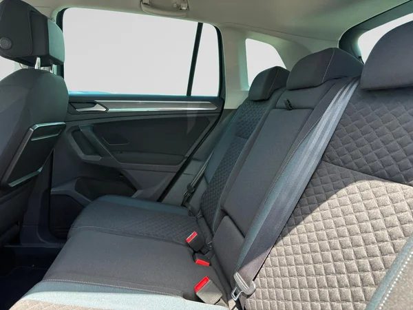VOLKSWAGEN Tiguan (2019) — foto 14 van 24