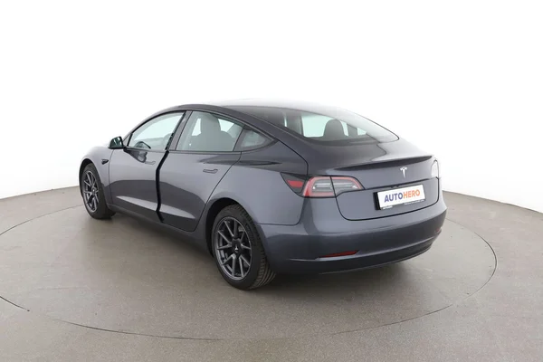 Tesla Model 3 (2022) — foto 10 van 16