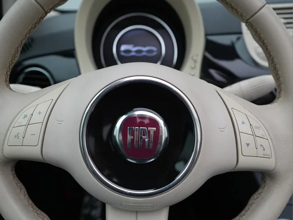 FIAT 500C (2015) — foto 11 van 21