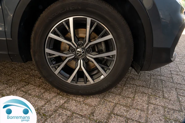 Volkswagen Tiguan (2021) — foto 31 van 39