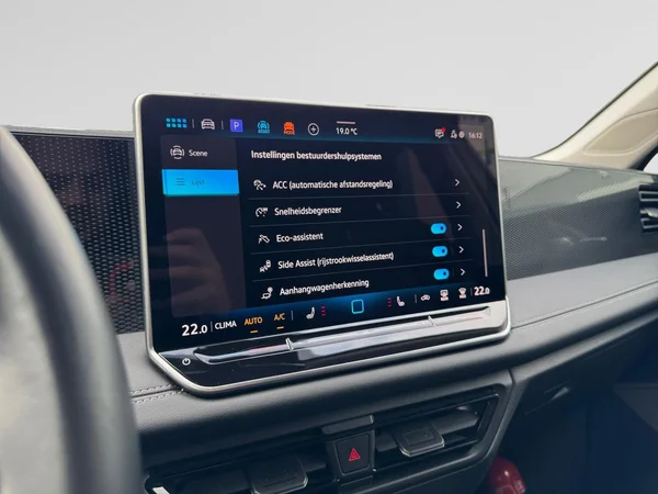 VOLKSWAGEN Tiguan (2024) — foto 10 van 24