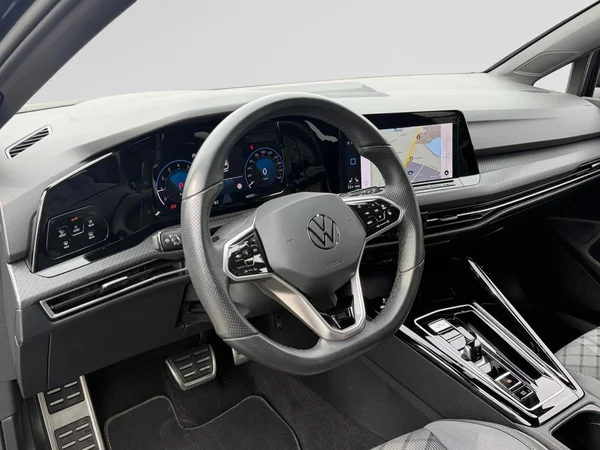VOLKSWAGEN Golf VIII SW (2024) — foto 4 van 24