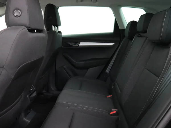 SKODA Karoq (2024) — foto 4 van 18