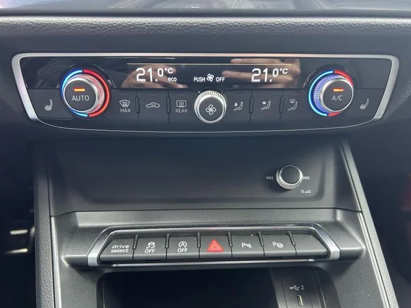 AUDI Q3 Sportback (2023) — foto 14 van 39