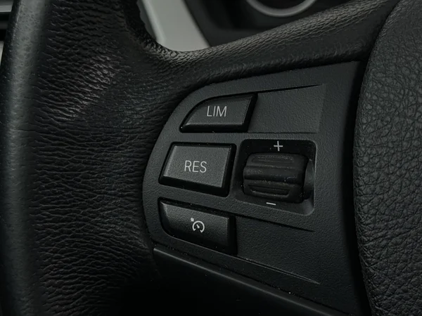 BMW 318 (2020) — foto 9 van 31