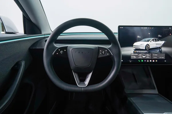 Tesla Model 3 (2023) — foto 13 van 49