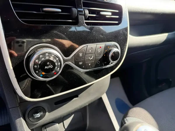 Renault Clio (2016) — foto 2 van 20