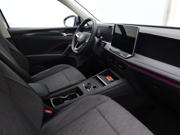 VOLKSWAGEN Tiguan (2024) — foto 14 van 20