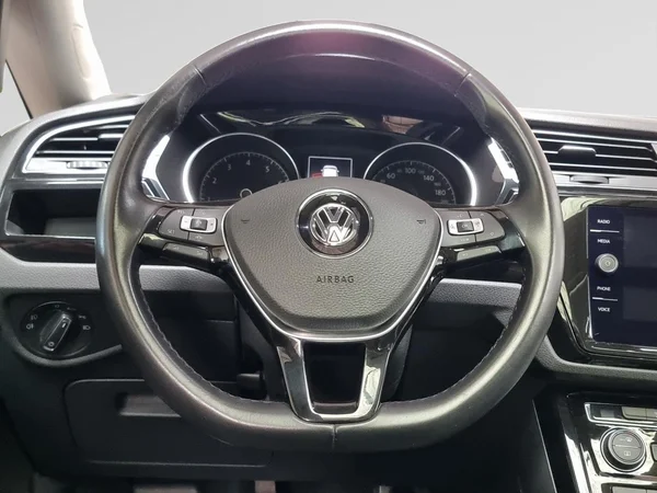 VOLKSWAGEN Touran (2019) — foto 5 van 23