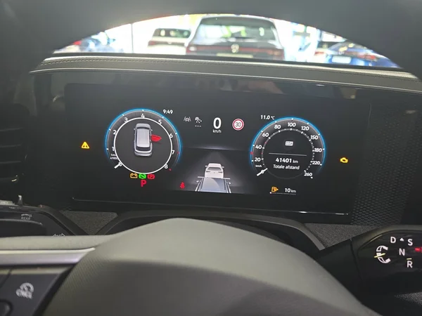 VOLKSWAGEN Passat SW (2024) — foto 9 van 12