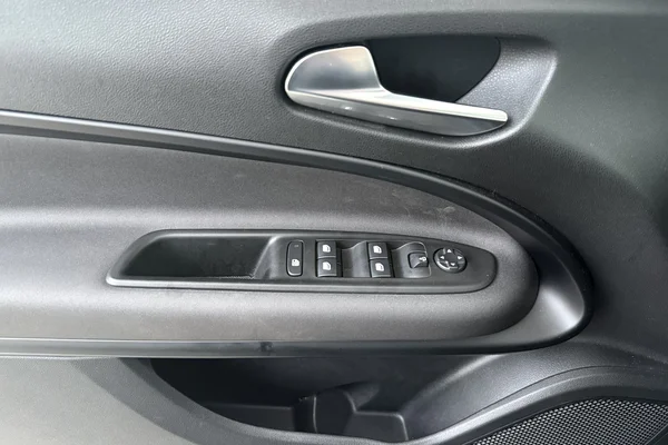 Alfa Romeo Junior (2025) — foto 8 van 19