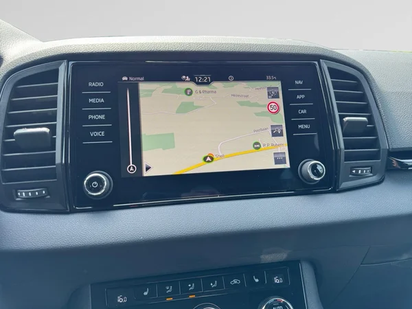 SKODA Karoq (2026) — foto 3 van 21