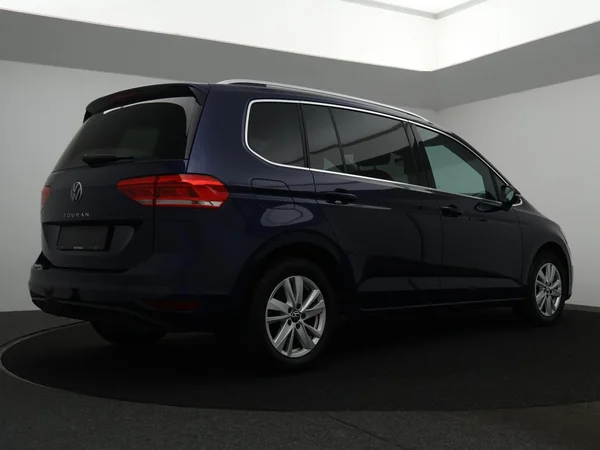 VOLKSWAGEN Touran (2023) — foto 27 van 31
